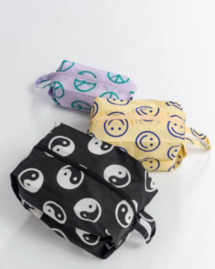 Zip up bag for make up and such